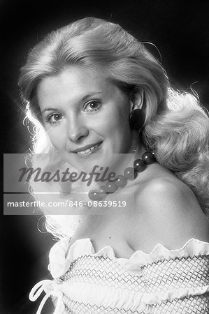 1970s PORTRAIT SMILING BLONDE WOMAN WEARING COSTUME JEWELRY NECKLACE AND OFF THE SHOULDER PEASANT BLOUSE LOOKING AT CAMERA