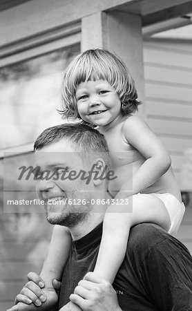 Sweden, Sodermanland, Strangnas, Father carrying daughter (2-3) on shoulders