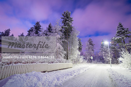 Finland, Pohjois-Pohjanmaa, Oulu, City street in winter