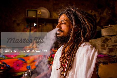 Holy man smoking, Jaipur, Rajasthan, India, Asia