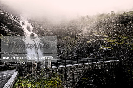 Norway, Vastlandet, More og Romsdal, Trollstigen, Bridge next to waterfall