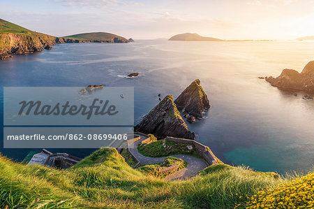 Dunquin pier (Dún Chaoin), Dingle peninsula, County Kerry, Munster province, Ireland, Europe.