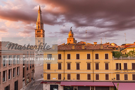 Italy, Italia; Emilia-Romagna; Modena district. Modena. Piazza Grande, the Bell Tower of the Cathedral (UNESCO World Heritage)