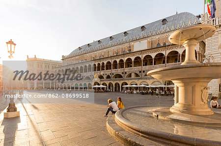 Italy, Italia. Veneto. Padova district. Padua, Padova. Piazza delle Erbe and Palazzo della Ragione.