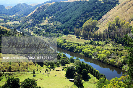 New Zealand, Manawatu-Wanganui, Wanganui. Overhead view of The Whanganui River in late summer.