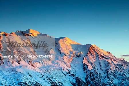 Europe, France, Haute Savoie, Rhone Alps, Chamonix, Mont Blanc (4810m) winter landscape