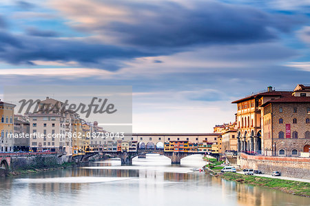 Italy, Italia. Tuscany, Toscana. Firenze district. Florence, Firenze. Ponte Vecchio bridge.