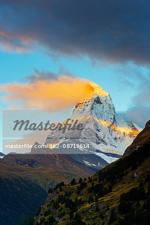 Europe, Switzerland, Valais, Zermatt, Matterhorn (4478m), sunrise