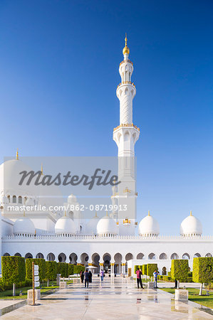 United Arab Emirates, Abu Dhabi. The white marble exterior of Sheikh Zayed Grand Mosque. Completed in 2007 the mosque can hold over 40,000 worshippers and is made up of 82 domes and four 107m high minarets.