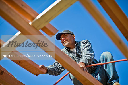 Builder drawing measurements on a piece of wood.