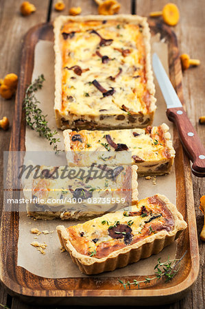 Chanterelle mushroom, cheese and thyme homemade delicious tart (quiche)