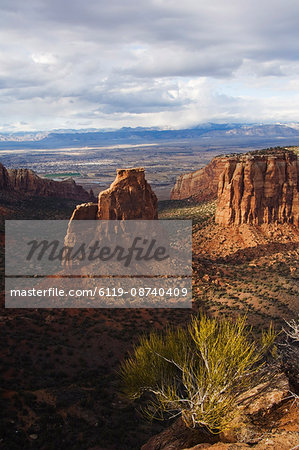 Plateau and canyon country rising 2000 feet above the Grand Valley of the Colorado River and part of the Great Colorado Plateau, Colorado National Monument, Colorado, United States of America, North America