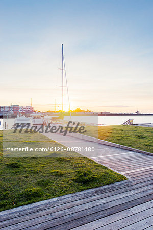 Sweden, Skane, Malmo, Kranplatsen, Promenade at sunset