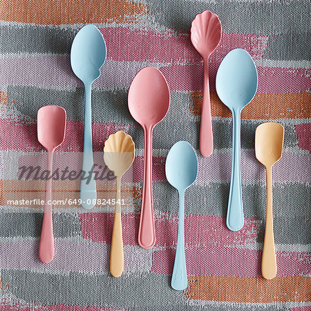 Spoons in different sizes and colours