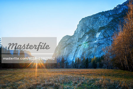 Yosemite National Park, the dramatic scenery and valleys in the park, with steep cliffs and pine forest.