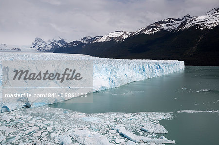 Perito Moreno Glacier on Lago Argentino, El Calafate, Parque Nacional Los Glaciares, UNESCO World Heritage Site, Patagonia, Argentina, South America