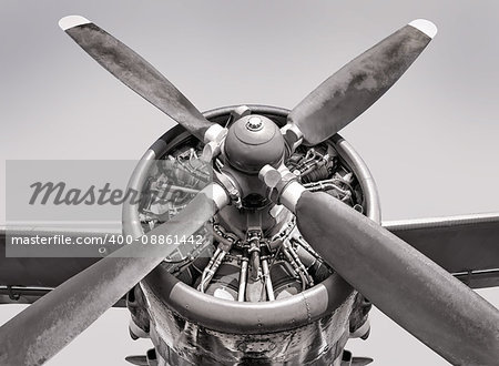 engine of an old aircraft