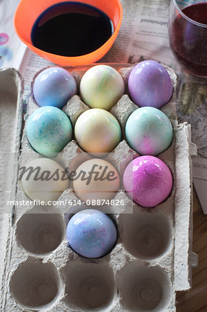 Coloured eggs in tray