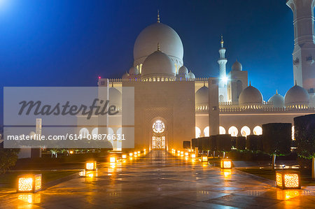 Sheikh Zayed Mosque at night, Abu Dhabi, United Arab Emirates
