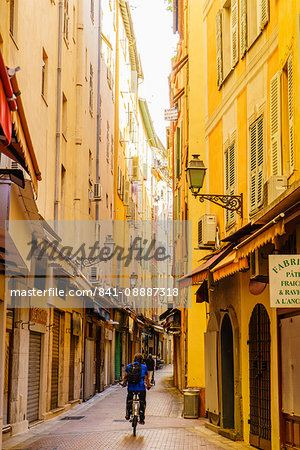 Narrow street in the Old Town, Vieille Ville, Nice, Alpes-Maritimes, Cote d'Azur, Provence, French Riviera, France, Mediterranean, Europe