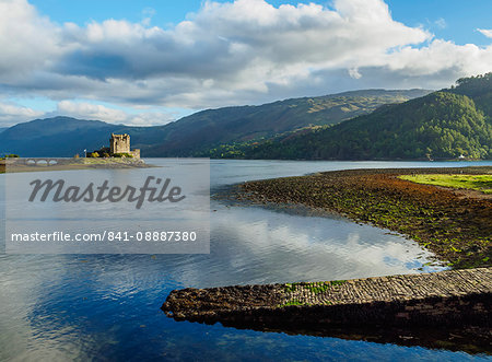 View of Eilean Donan Castle, Dornie, Highlands, Scotland, United Kingdom, Europe