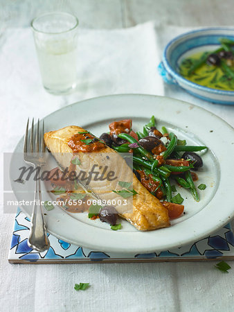 Salmon with Green Beans and Olives