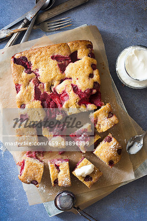 Strawberries almond traybake