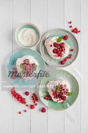 Meringue with whipped cream, berries and mint