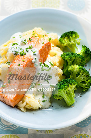 Salmon with a chive sauce, broccoli and mashed potato Salmon with a chive sauce, broccoli and mashed potato