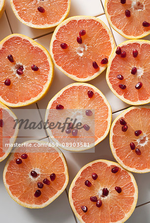 Grapefruit halves with pomegranate seeds (seen from above)