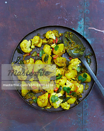 Allo ghobi (cauliflower curry with potatoes, India)
