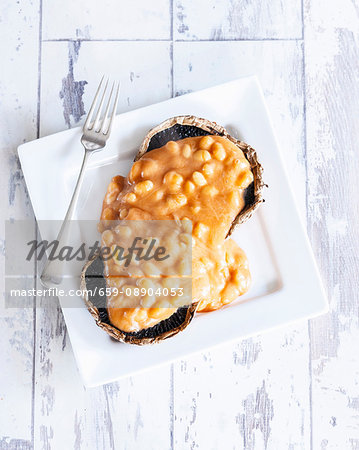 Baked beans with cheese (England)