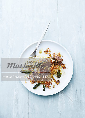 Spaghetti with fried turkey liver, shallots and sage