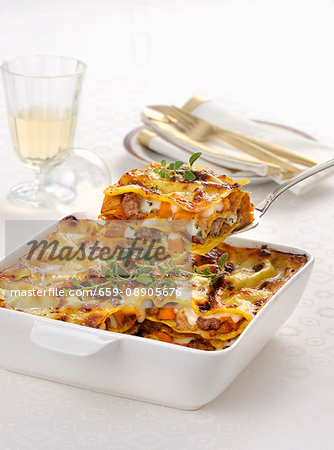 Lasagne con carne e zucca (Italian pasta bake with minced meat and pumpkin)