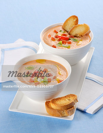 Creamy tomato soup with toasted bread