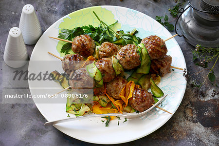 Minced beef skewers with courgette