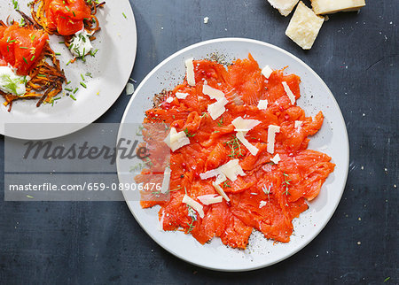 Salmon carpaccio with Parmesan shavings served with vitelotte Rösti (fried Swiss potato cake) Salmon carpaccio with Parmesan shavings served with vitelotte Rösti (fried Swiss potato cake)