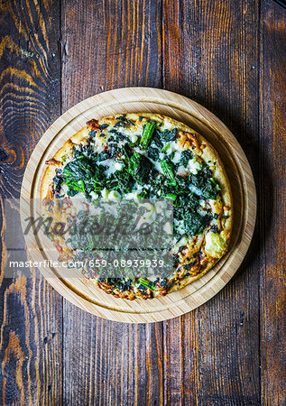 Pizza with spinach, mozzarella and goat's cheese (seen from above) Pizza with spinach, mozzarella and goat's cheese (seen from above)