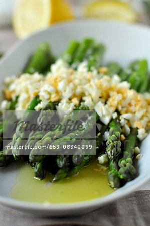 Flemish asparagus with chopped eggs