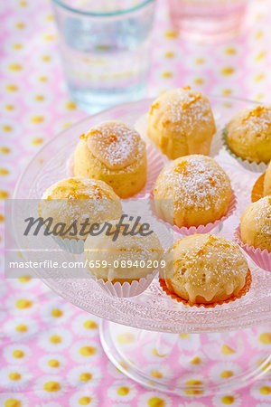 Steamed orange cakes with glaze and icing sugar