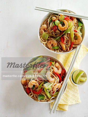 Fried noodles with prawns and bok choy (Asia)