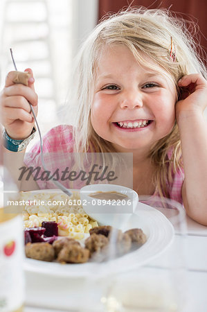 Portrait of smiling girl eating