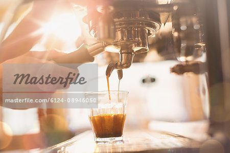 Close up hand of barista using espresso machine in cafe