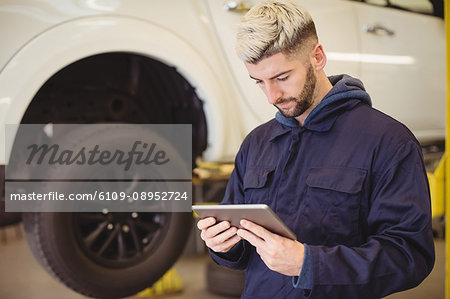 Mechanic using digital tablet