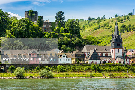 The village of Niederheimbach with the Sooneck Castle along the Rhine between Rudesheim and Koblenz, Germany