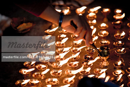 Hand lighting small oil lamps