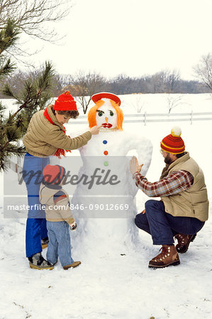 1980s FAMILY BUILDING SNOWMAN MOTHER FATHER TODDLER BOY