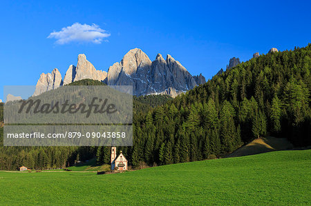 The Church of Ranui and the Odle group in the background. St. Magdalena Funes Valley Dolomites South Tyrol Italy Europe