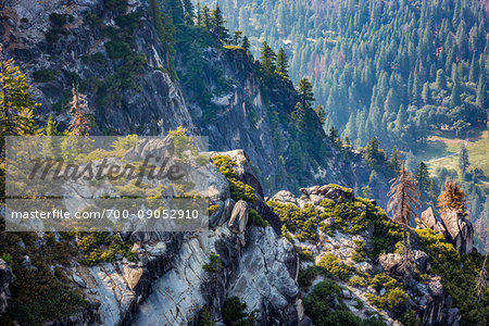 View from Glacier Point of the rocky cliffs of the Sierra Mountains in the Yosemite Valley in Yosemite National Park, California, USA