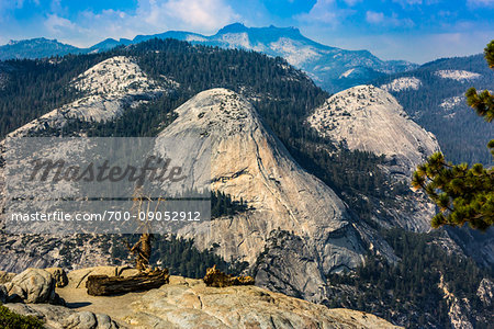 View from Glacier Point of the rocky mountain tops of the Sierra Mountains in the Yosemite Valley in Yosemite National Park, California, USA View from Glacier Point of the rocky mountain tops of the Sierra Mountains in the Yosemite Valley in Yosemite National Park, California, USA